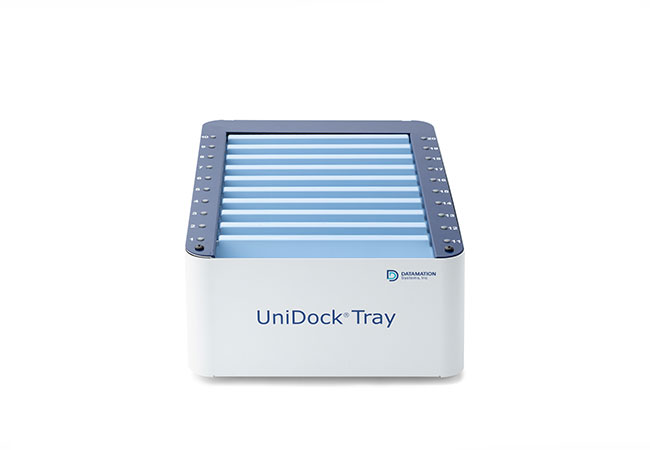 Leere UniDock Tray Ladestation mit nummerierten Ladeplätzen und LED-Statusanzeigen.