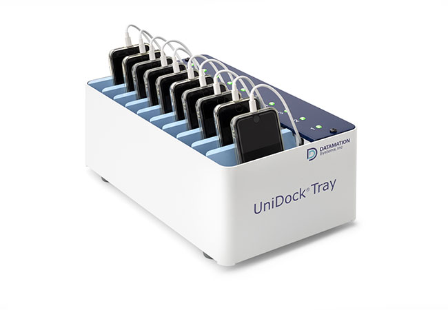 UniDock Tray Ladestation mit Smartphones in einzelnen Ladefächern und sichtbaren LED-Anzeigen.